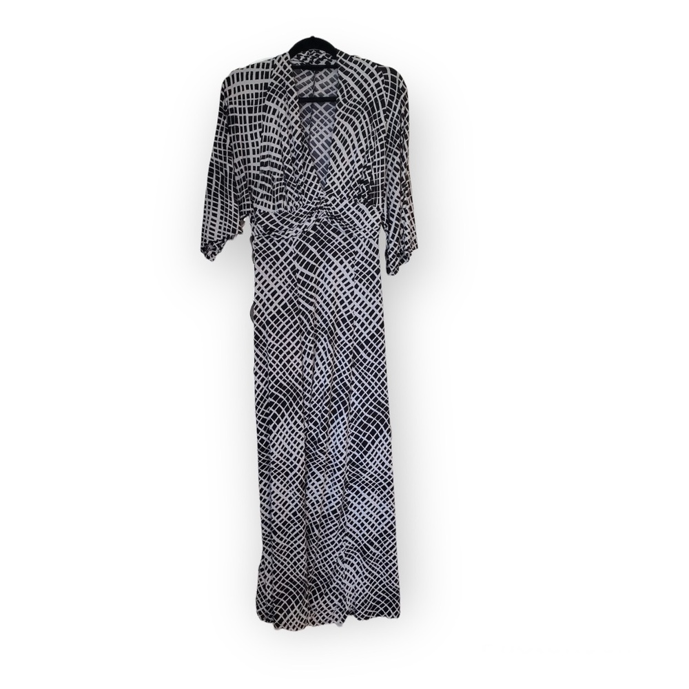 Stretch black and white dress.